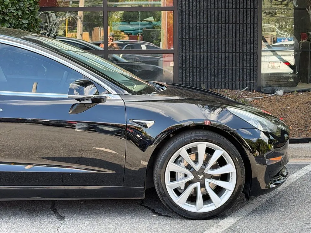 Tesla Model 3 photo 23