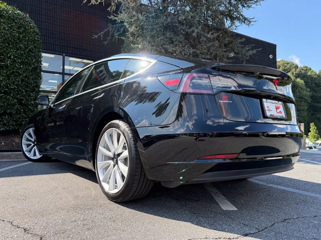 Tesla Model 3 photo 20