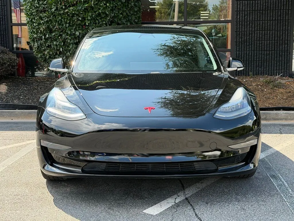 Tesla Model 3 photo 3