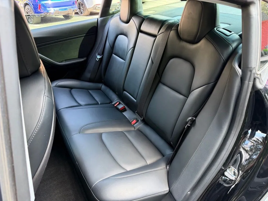 Tesla Model 3 photo 31