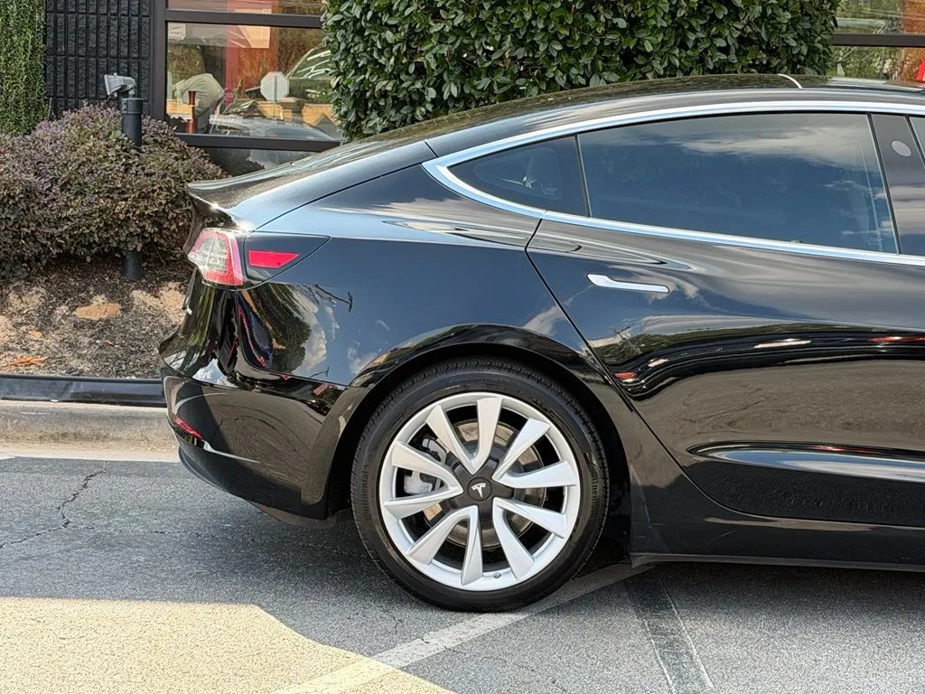 Tesla Model 3 photo 22