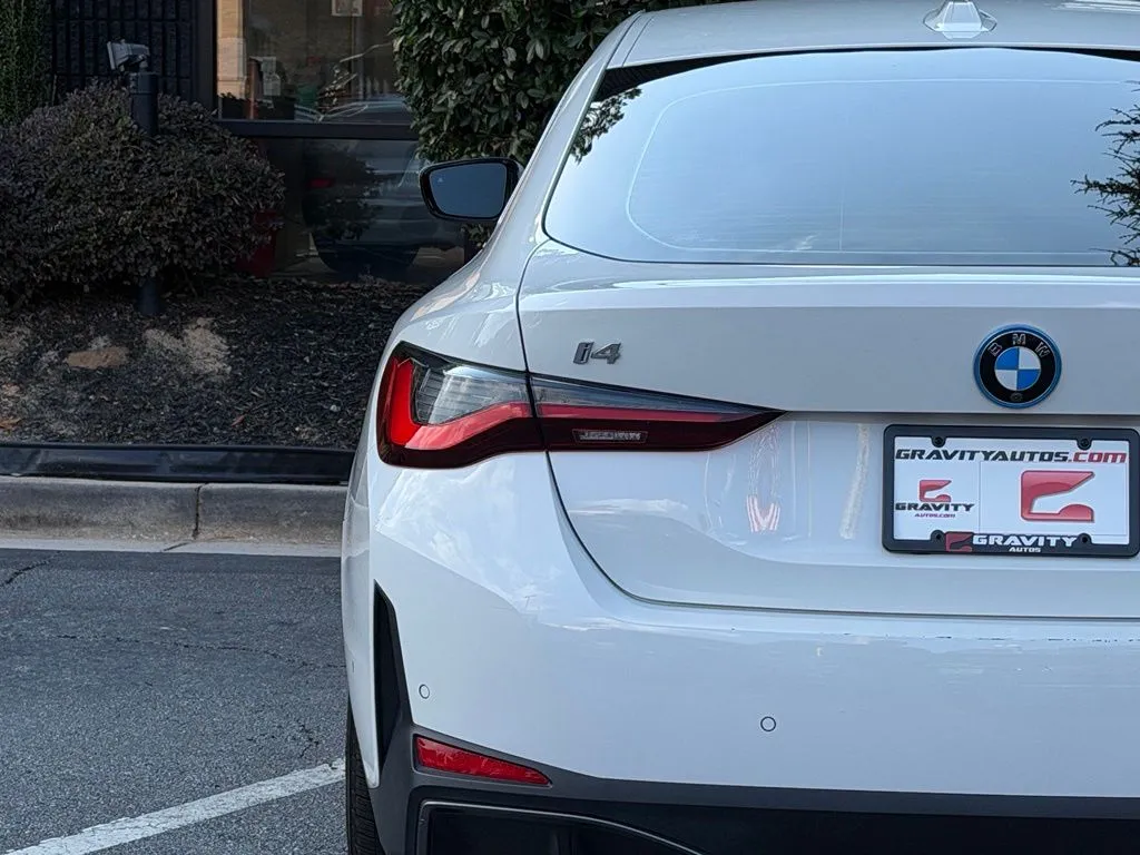 BMW i4 photo 15