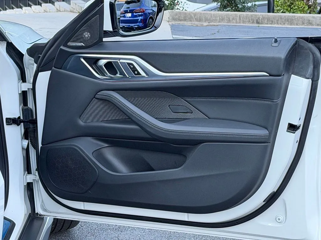 BMW i4 photo 37