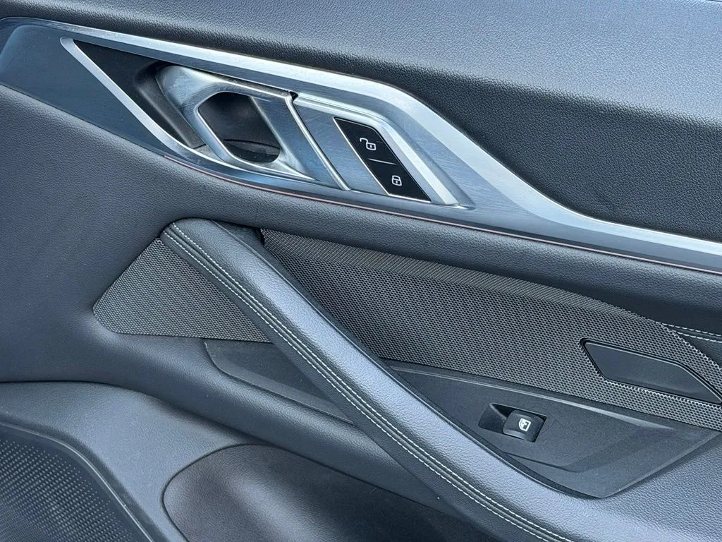 BMW i4 photo 38