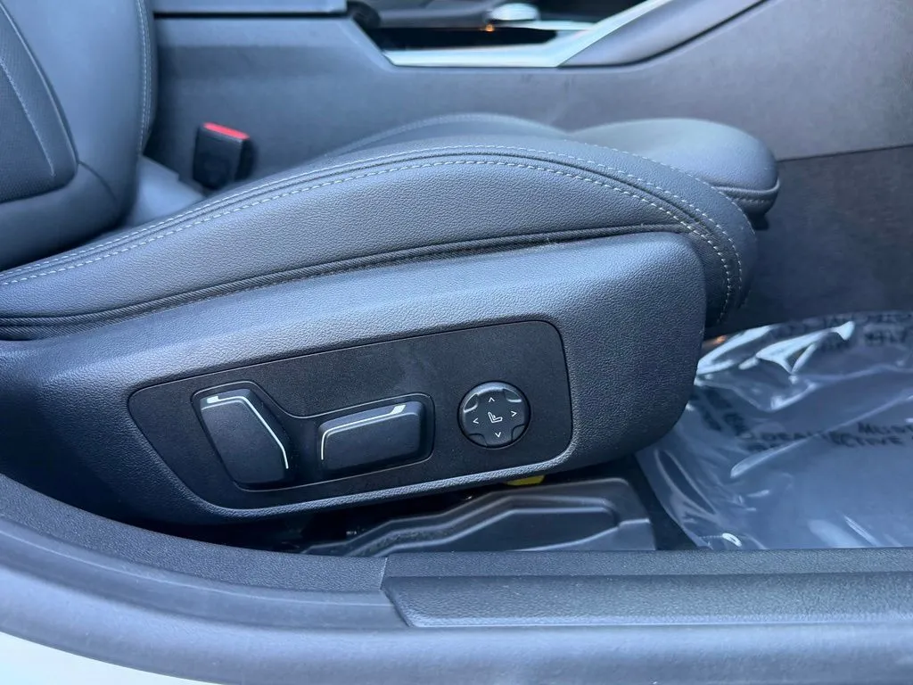 BMW i4 photo 36