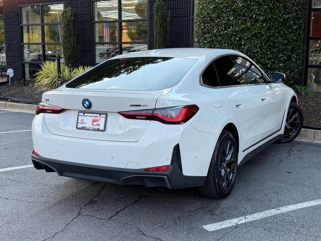 BMW i4 photo 12