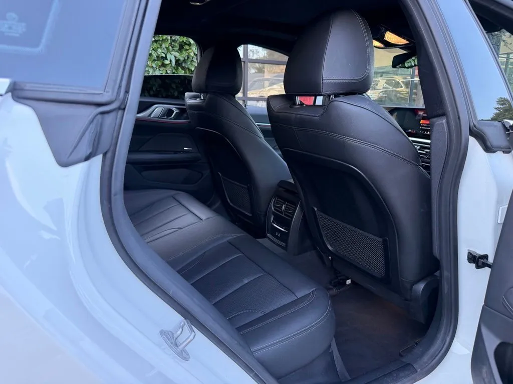 BMW i4 photo 39