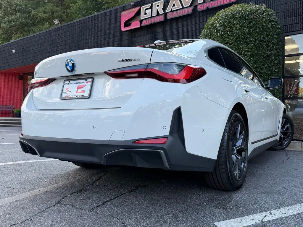 BMW i4 photo 13