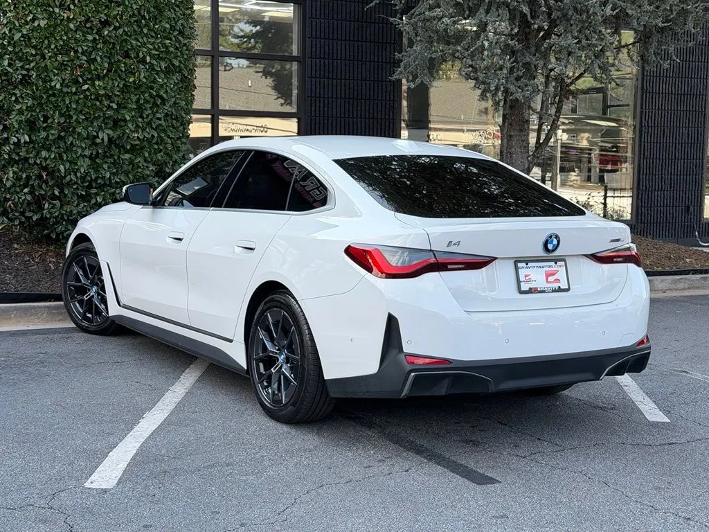 BMW i4 photo 19