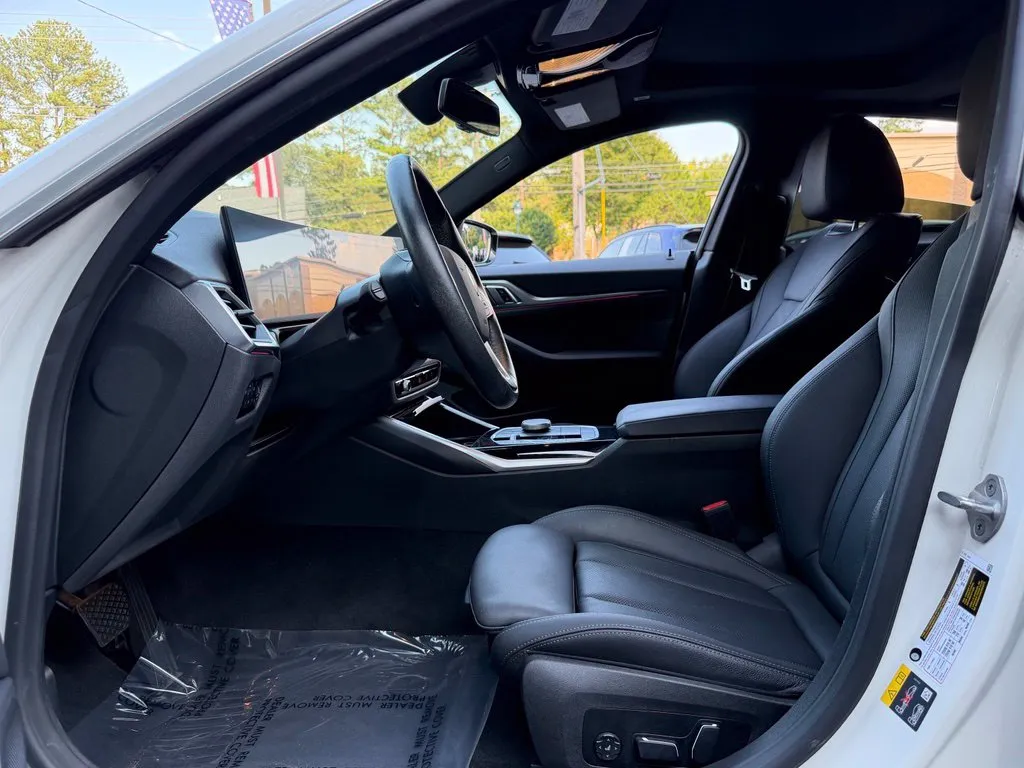 BMW i4 photo 25