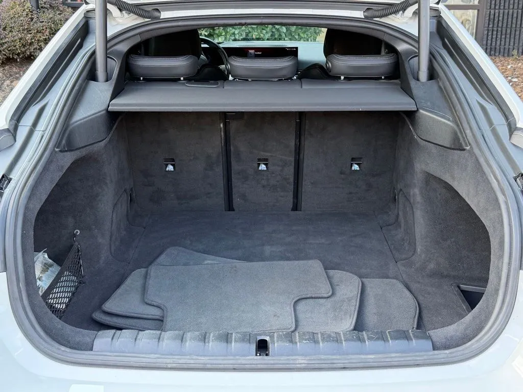 BMW i4 photo 18
