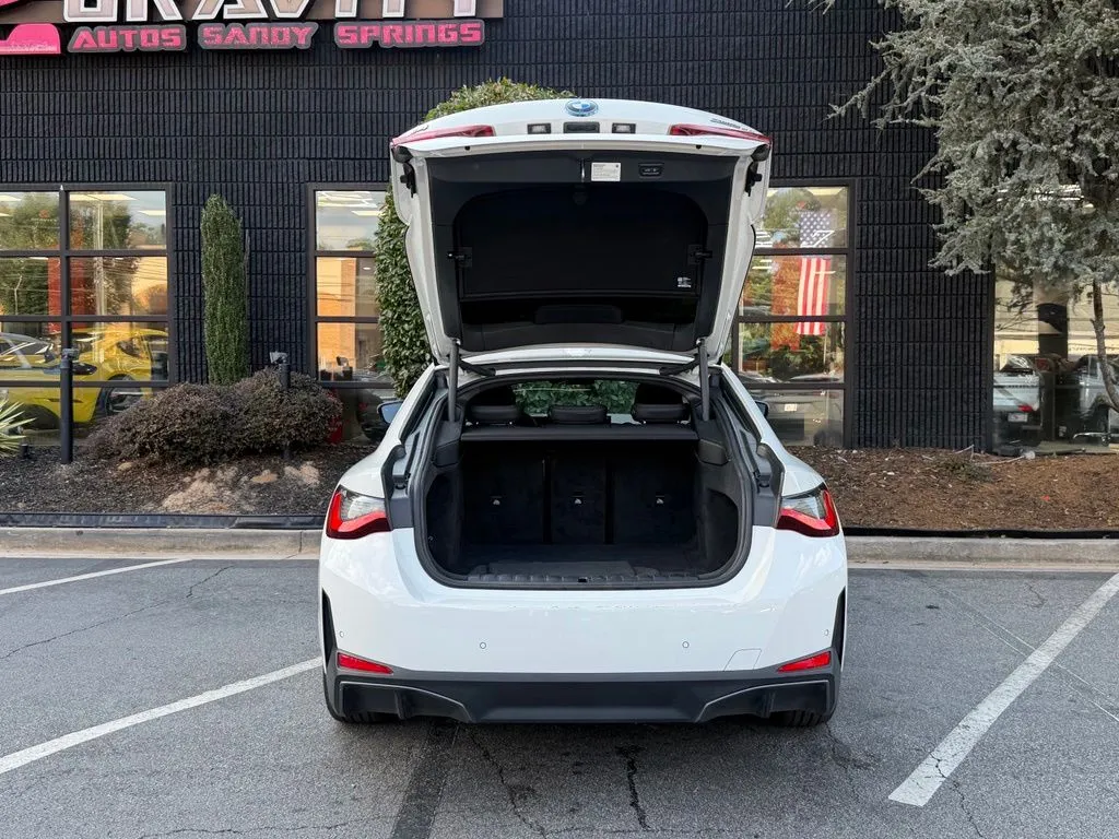 BMW i4 photo 17