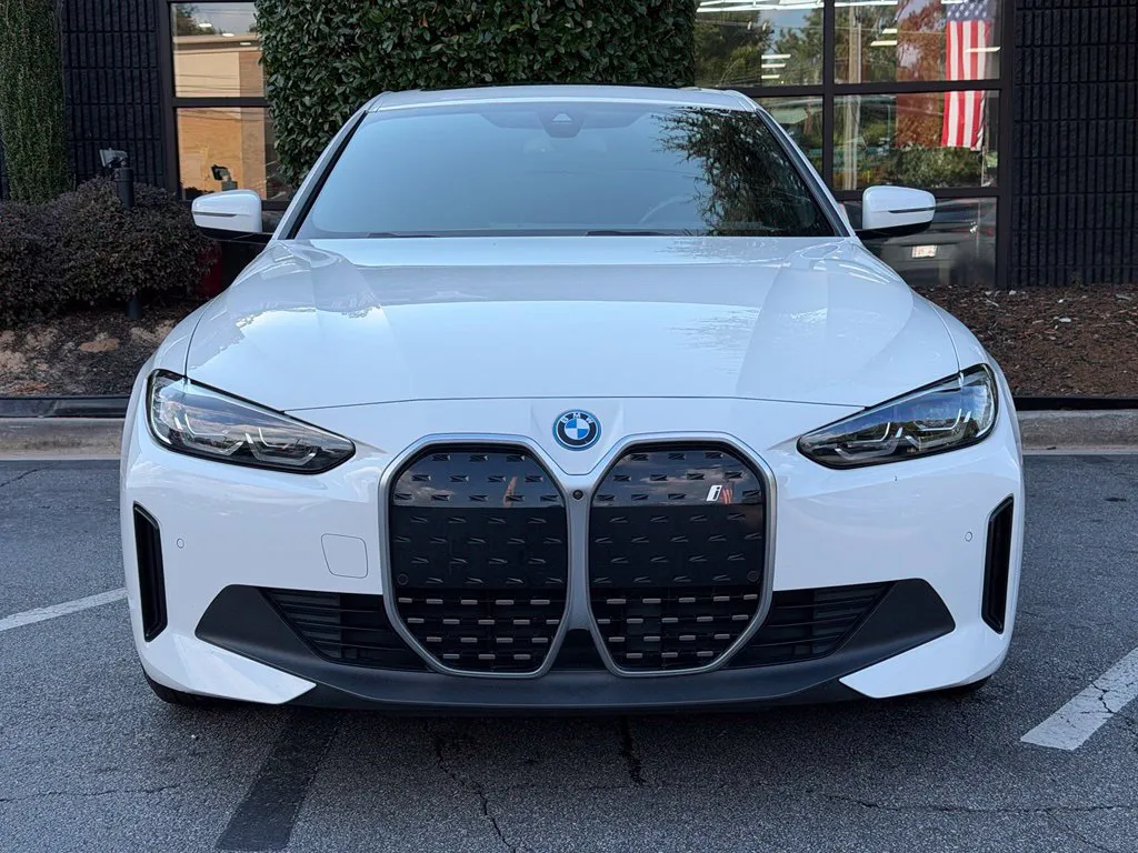 BMW i4 photo 3
