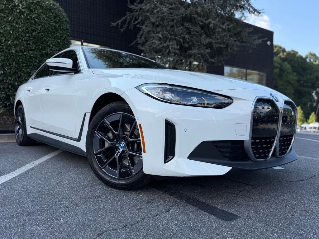 BMW i4 photo 7