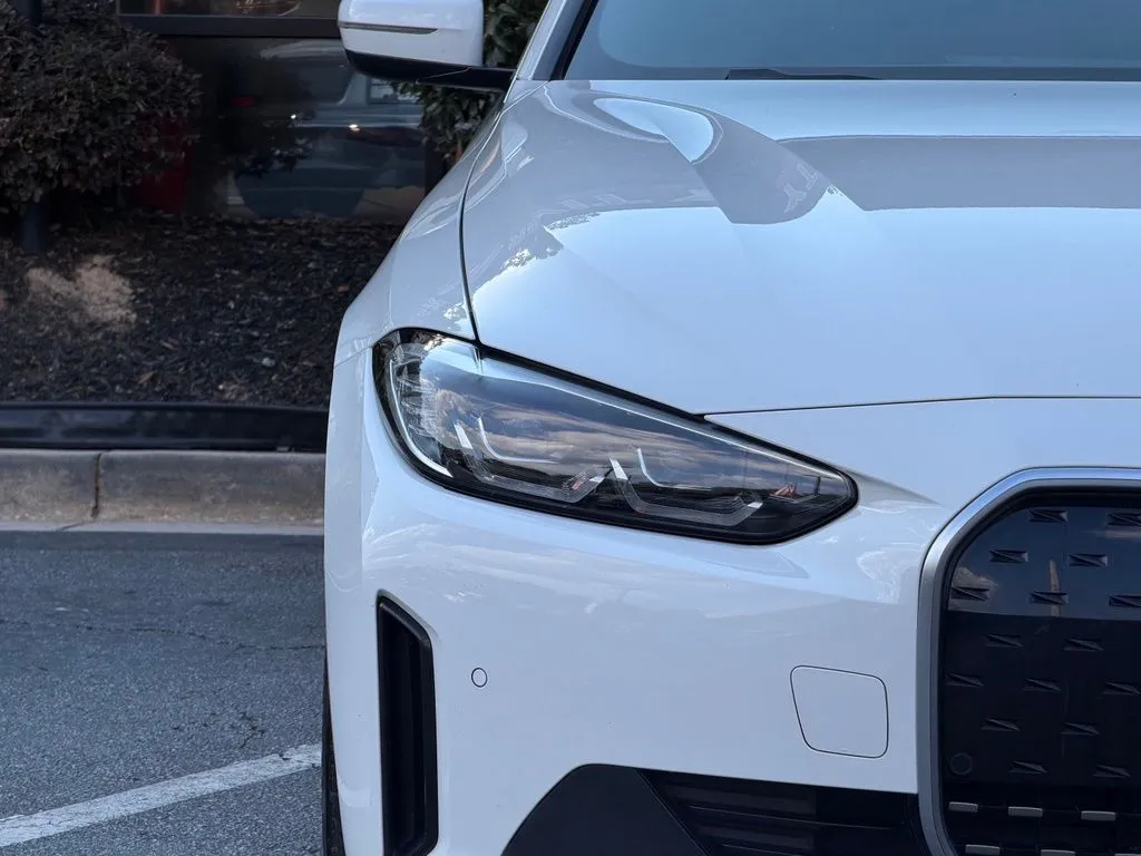 BMW i4 photo 4