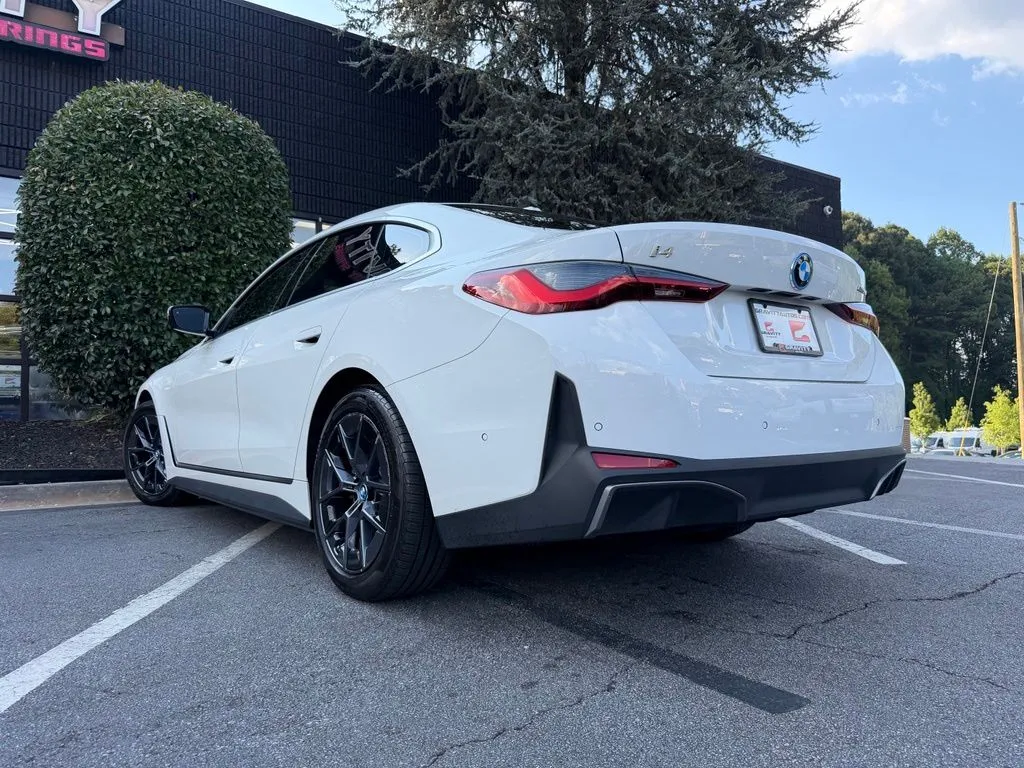 BMW i4 photo 20