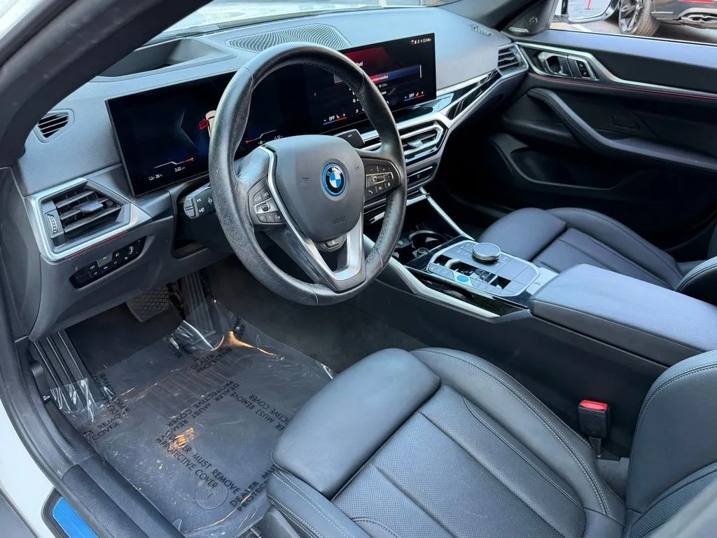 BMW i4 photo 24