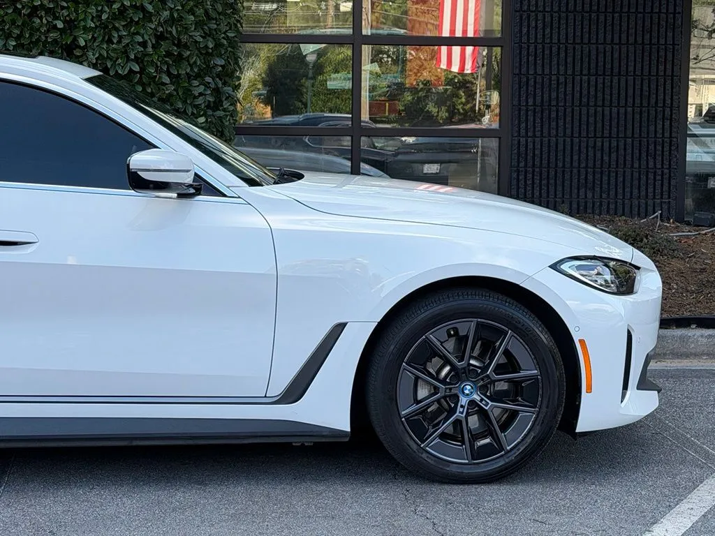 BMW i4 photo 23