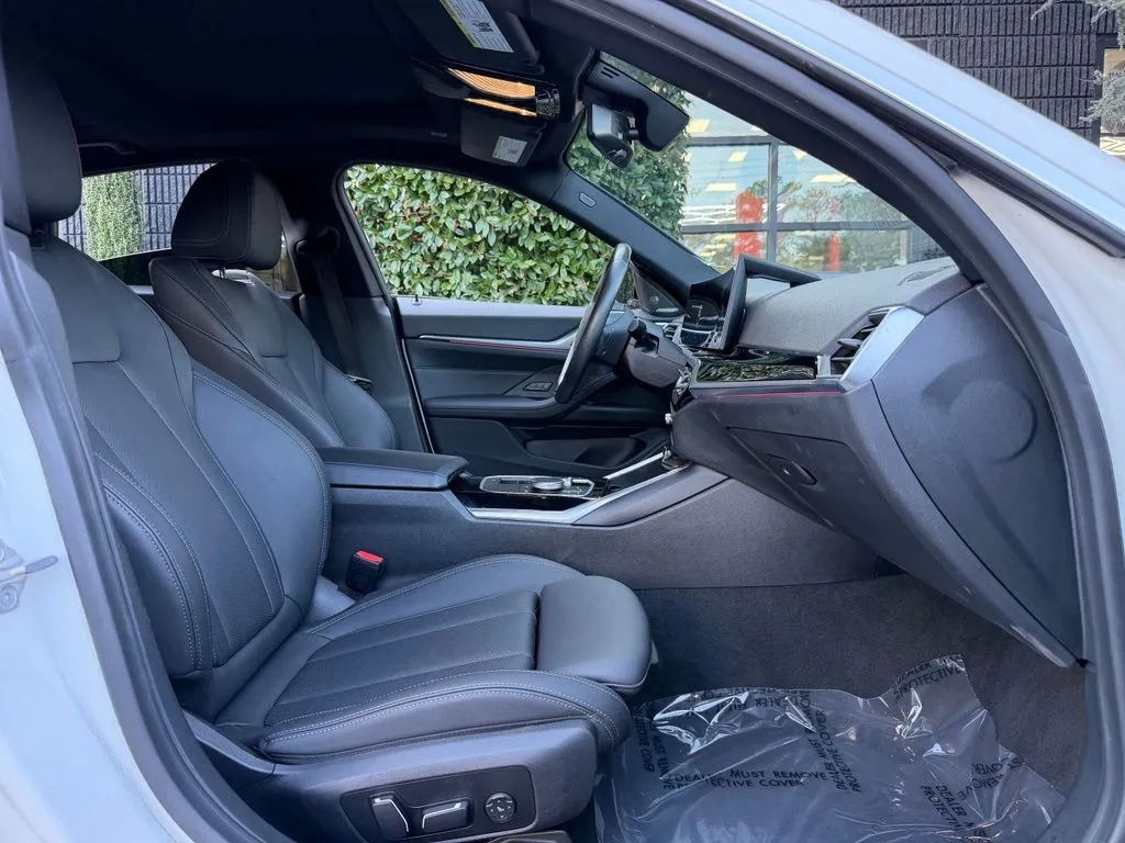 BMW i4 photo 34