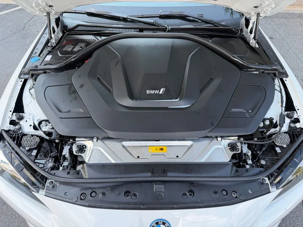 BMW i4 photo 6