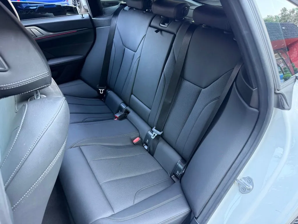 BMW i4 photo 32