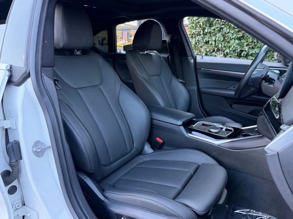 BMW i4 photo 35