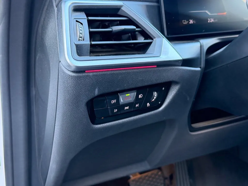 BMW i4 photo 28