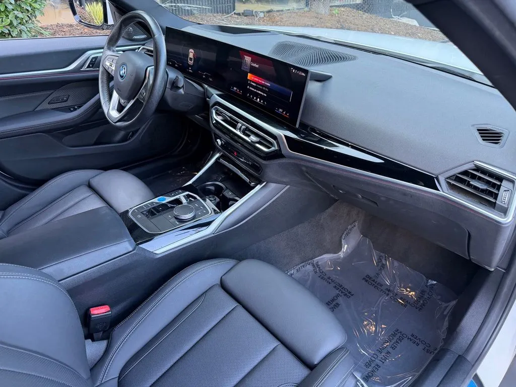 BMW i4 photo 33