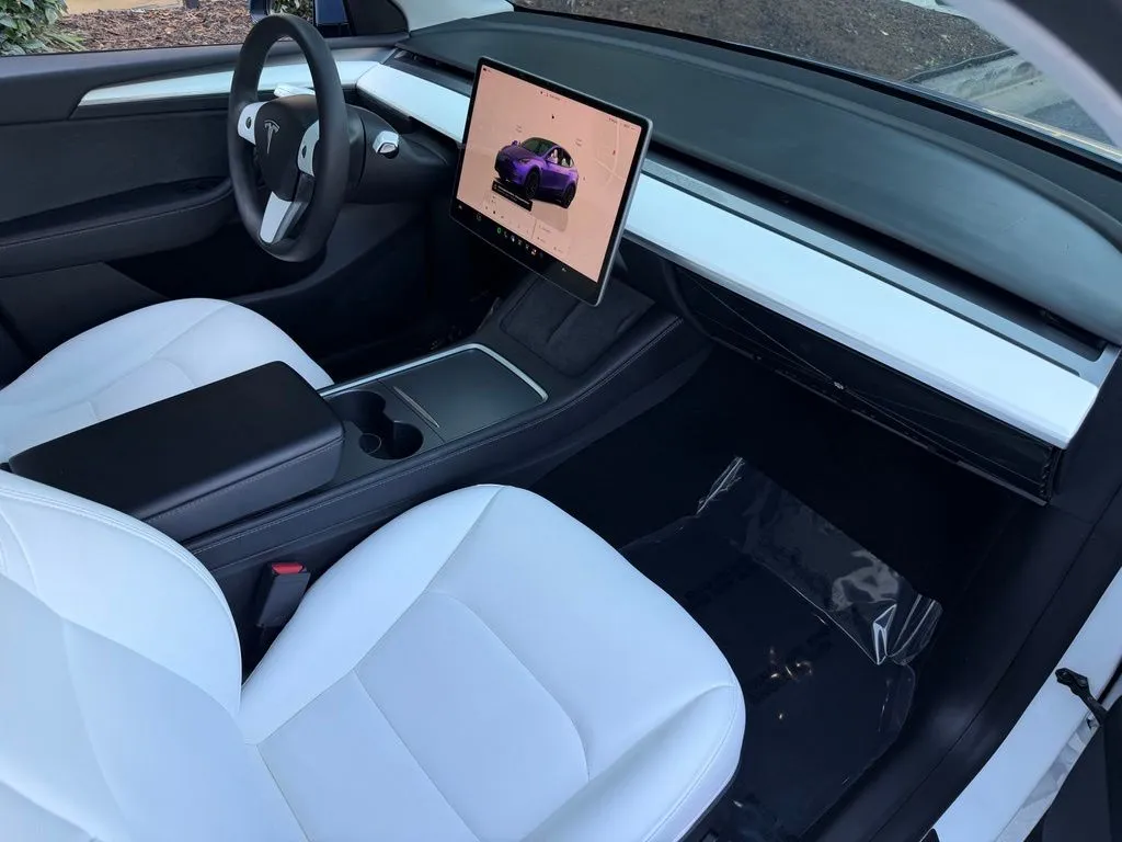 Tesla Model Y photo 33