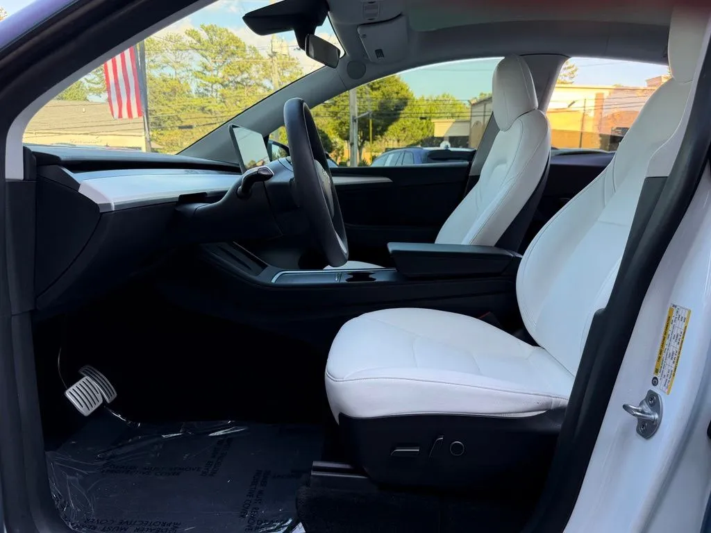 Tesla Model Y photo 25