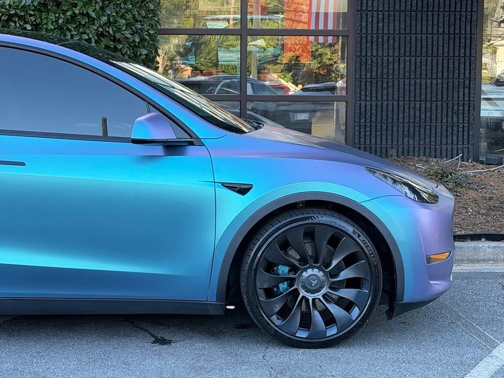 Tesla Model Y photo 23