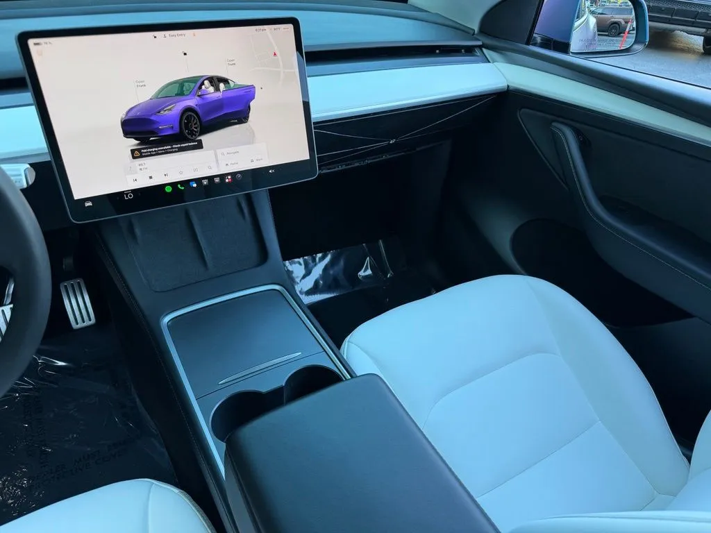 Tesla Model Y photo 43