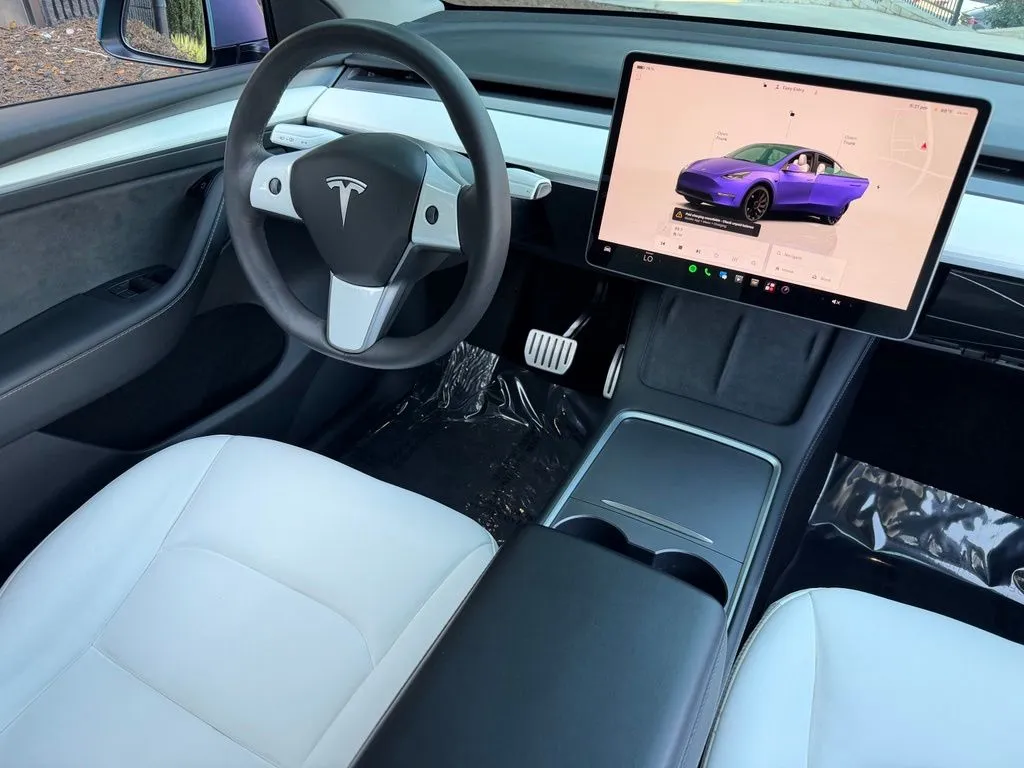 Tesla Model Y photo 42