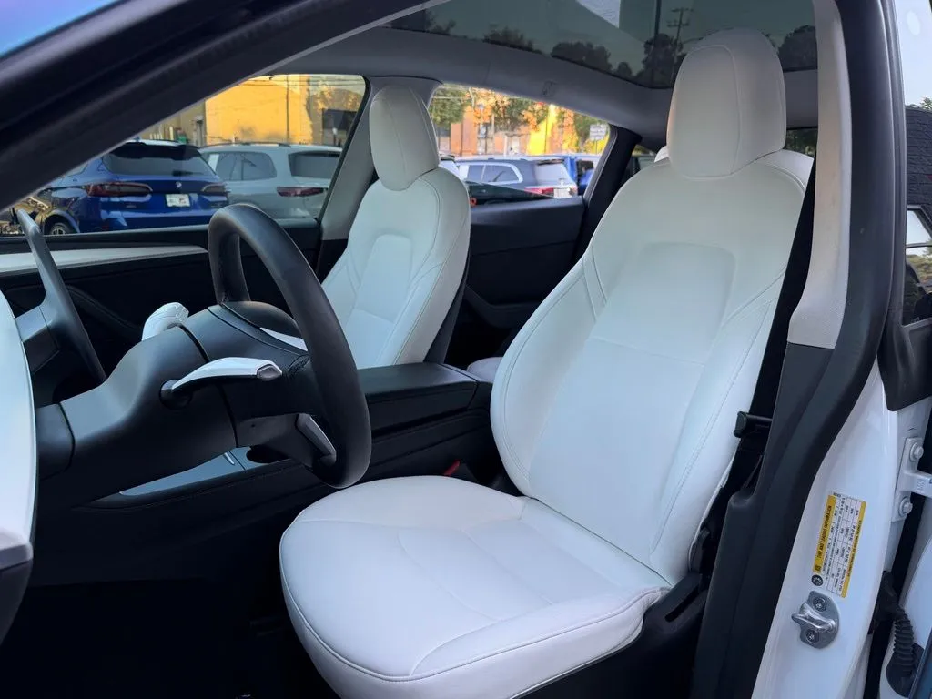 Tesla Model Y photo 26
