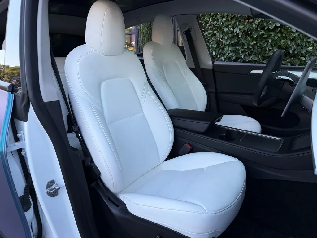 Tesla Model Y photo 35