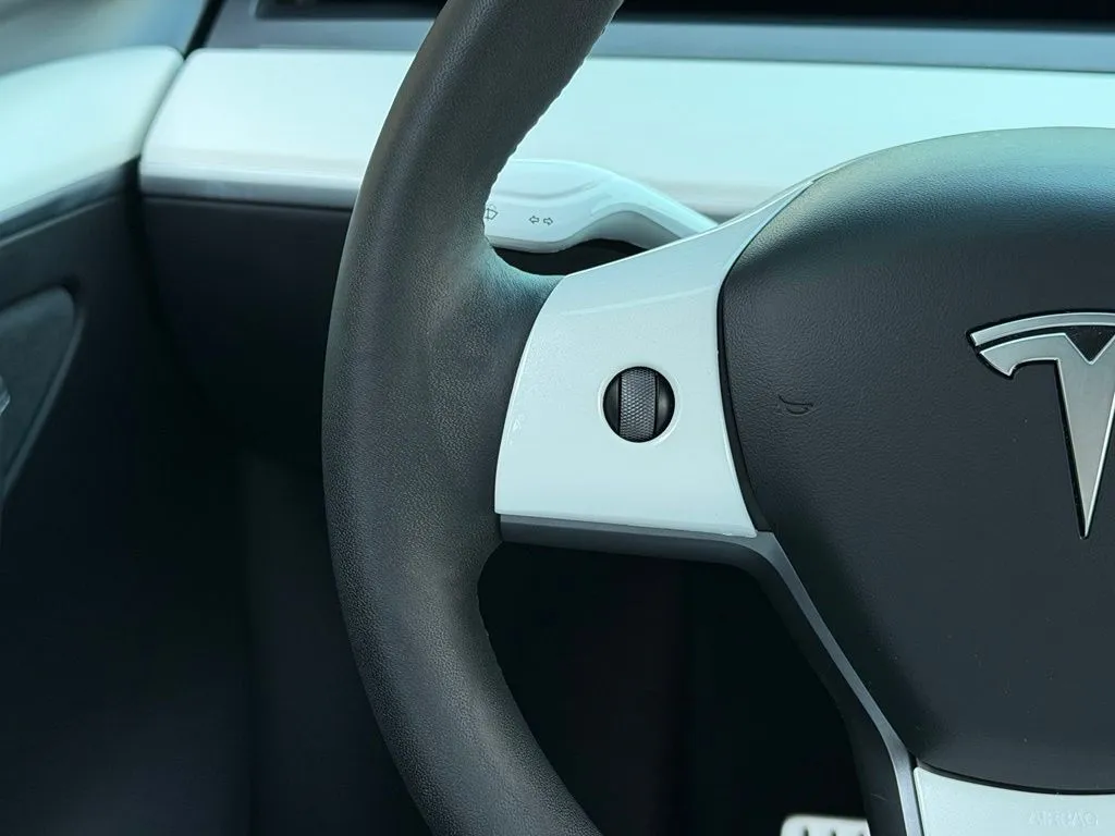 Tesla Model Y photo 45