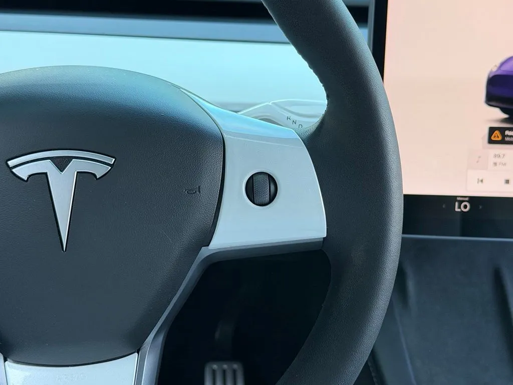 Tesla Model Y photo 46