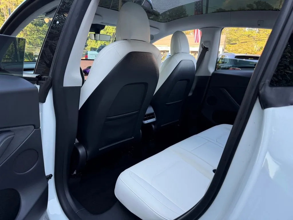Tesla Model Y photo 31