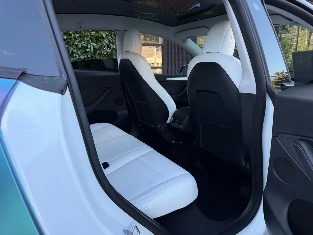 Tesla Model Y photo 39