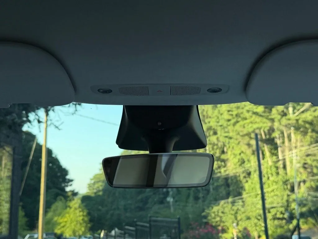 Tesla Model Y photo 49