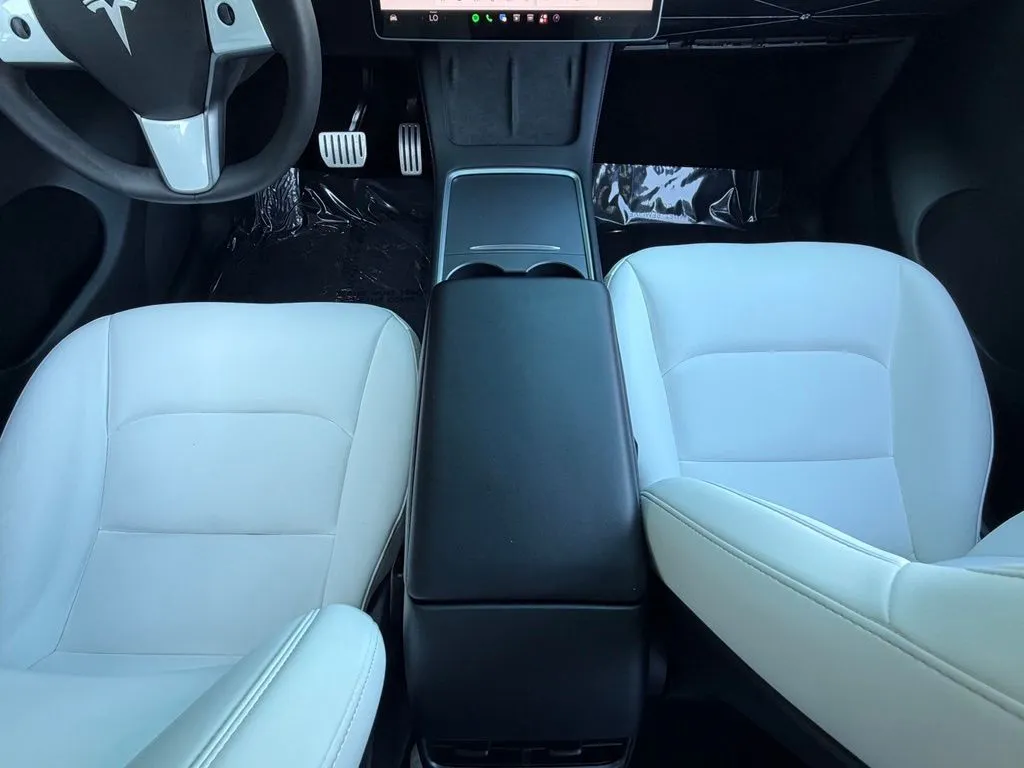 Tesla Model Y photo 48