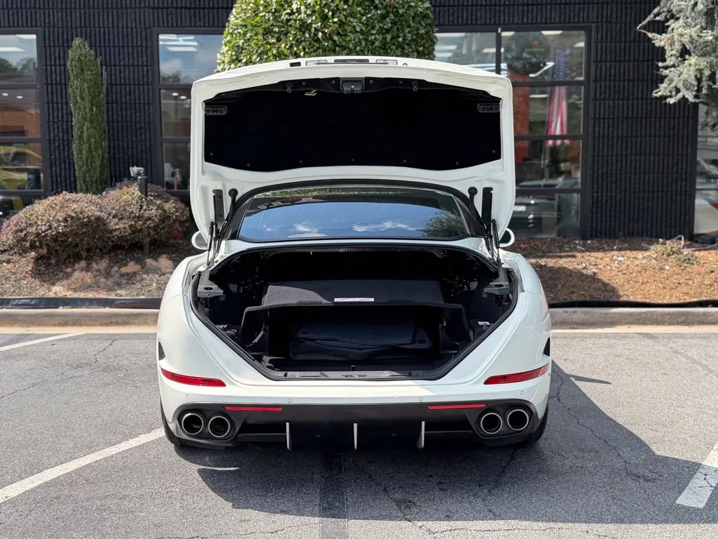 Ferrari California photo 17