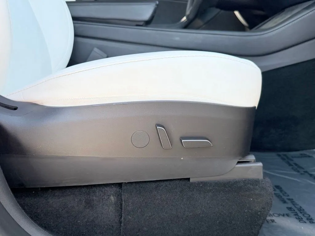 Tesla Model Y photo 38