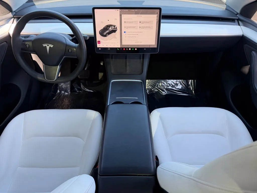Tesla Model Y photo 43