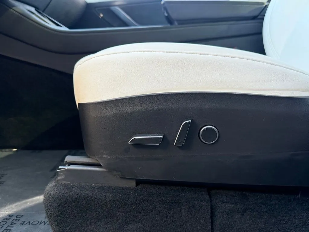 Tesla Model Y photo 30