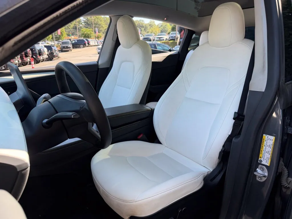 Tesla Model Y photo 29