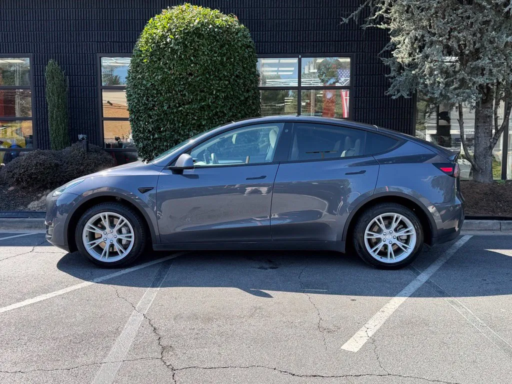 Tesla Model Y photo 12