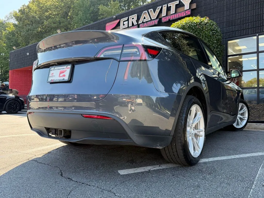 Tesla Model Y photo 16