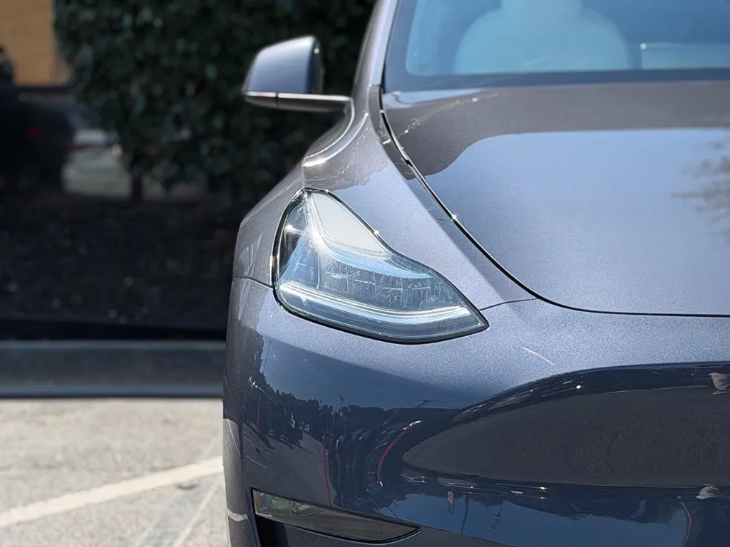 Tesla Model Y photo 4