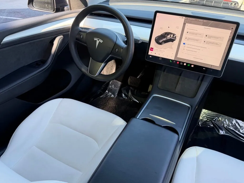 Tesla Model Y photo 44